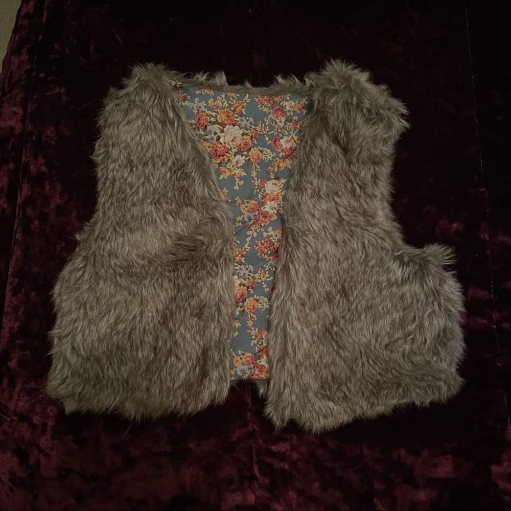 TJX by Cynthia Rowley - Girls M 5/6 Faux Fur Vest